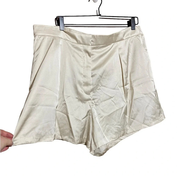 NWOT Abercrombie & Fitch‎ Champagne Shorts rn 75654 ca 50316 Size XL - Picture 1 of 6